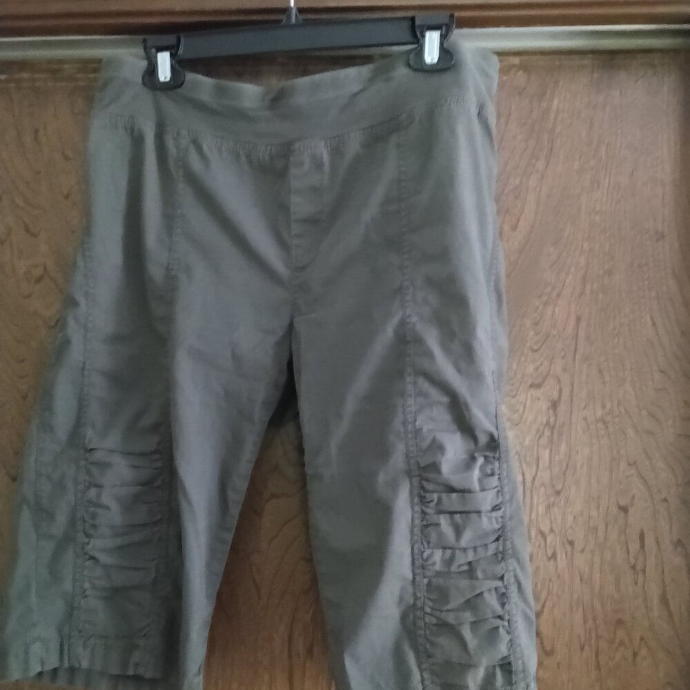 XCVI Wearables tatum size large shorts dark olive capri/bermuda